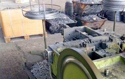 Методы производства гвоздей из проволоки: этапы и процесс работы