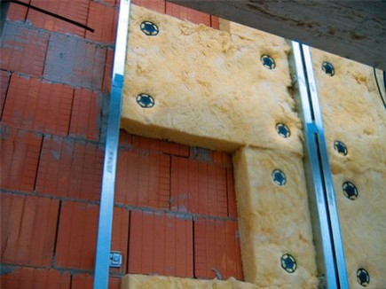 Утепление кирпичного дома снаружи: особенности, способ “мокрый фасад” и этапы укладки теплоизоляции